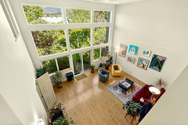 1501 Lithia Way, Talent, OR 97540