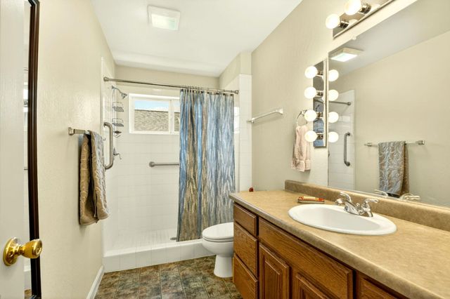 1501 Lithia Way, Talent, OR 97540