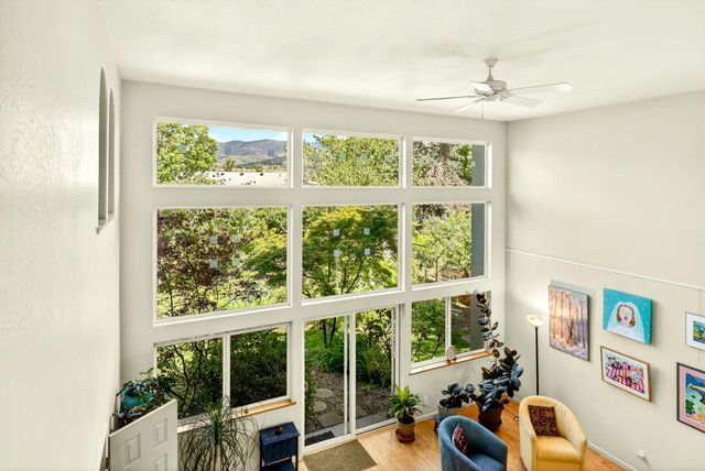 1501 Lithia Way, Talent, OR 97540