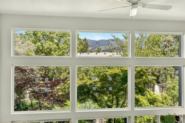 1501 Lithia Way, Talent, OR 97540