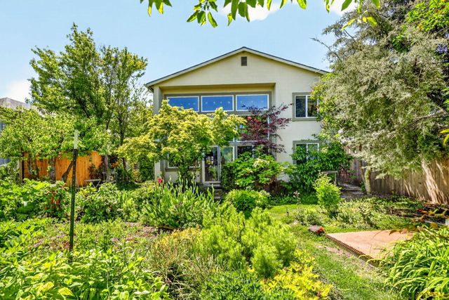 1501 Lithia Way, Talent, OR 97540