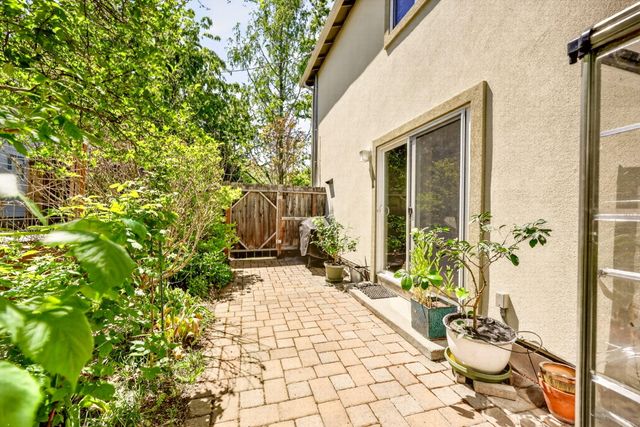 1501 Lithia Way, Talent, OR 97540