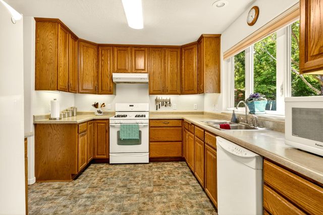 1501 Lithia Way, Talent, OR 97540
