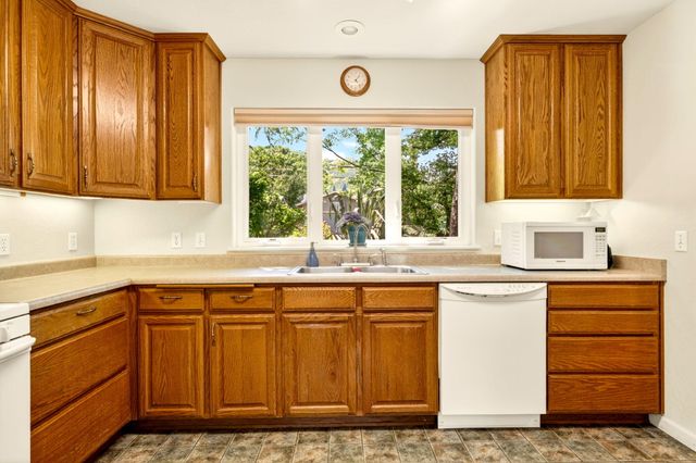 1501 Lithia Way, Talent, OR 97540