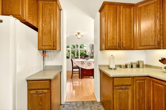 1501 Lithia Way, Talent, OR 97540