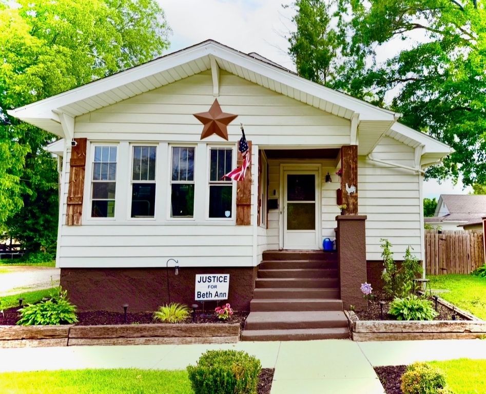 Image 2 of property listing at 520 E 6th Street, Centralia, IL 62801