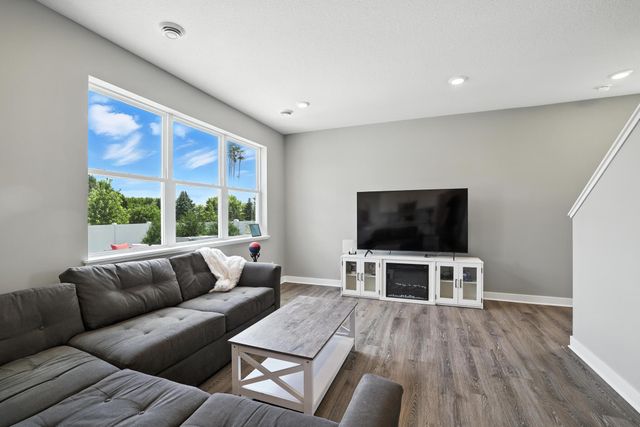 20912 Flanders Way, Farmington, MN 55024