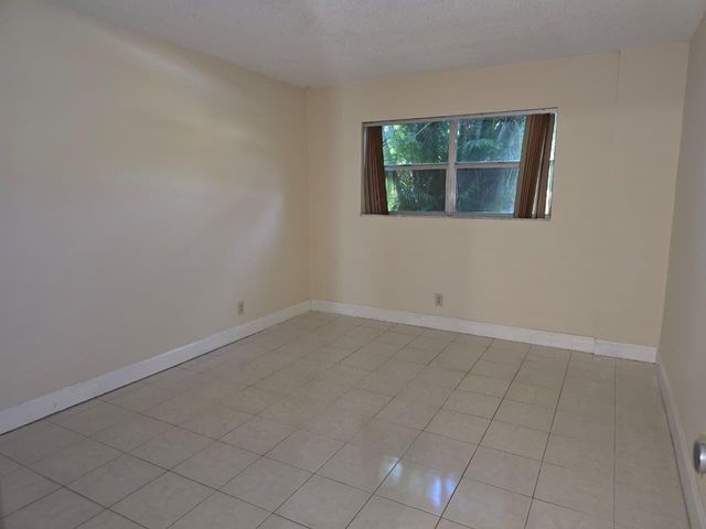 550 SE 2nd Avenue G3, Deerfield Beach, FL 33441