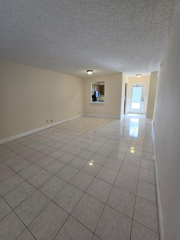 550 SE 2nd Avenue G3, Deerfield Beach, FL 33441