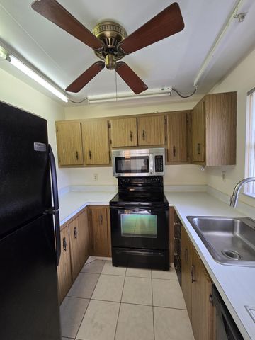 550 SE 2nd Avenue G3, Deerfield Beach, FL 33441