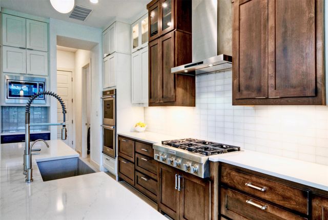 6825 Davenport Divide RD, Austin, TX 78738