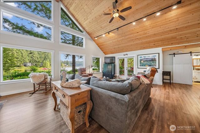 11122 Cole Place, Anderson Island, WA 98303