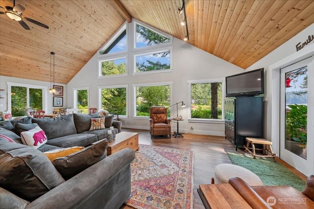 11122 Cole Place, Anderson Island, WA 98303