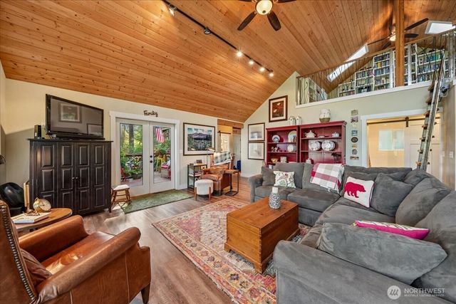 11122 Cole Place, Anderson Island, WA 98303