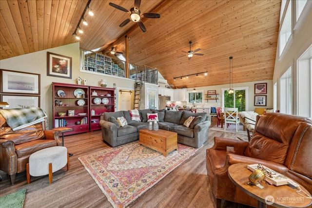 11122 Cole Place, Anderson Island, WA 98303