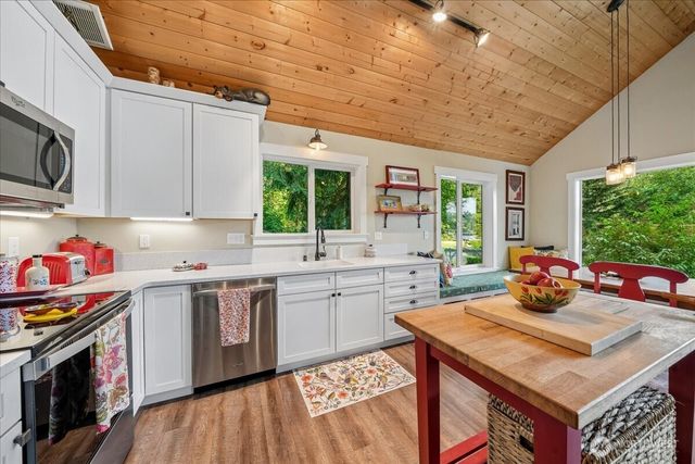 11122 Cole Place, Anderson Island, WA 98303