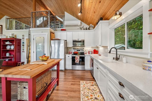 11122 Cole Place, Anderson Island, WA 98303