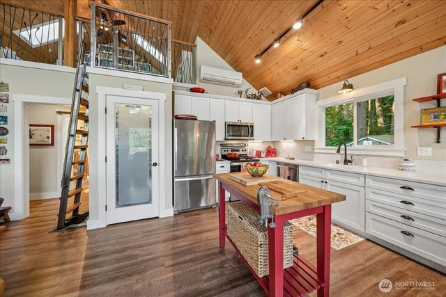 11122 Cole Place, Anderson Island, WA 98303