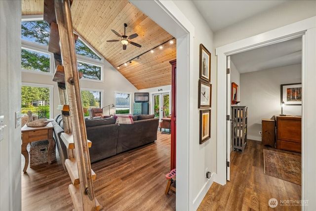 11122 Cole Place, Anderson Island, WA 98303