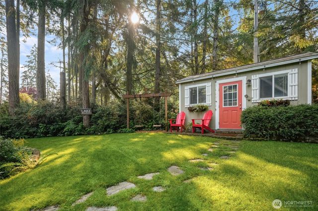 11122 Cole Place, Anderson Island, WA 98303