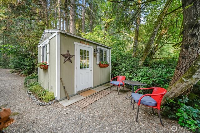 11122 Cole Place, Anderson Island, WA 98303