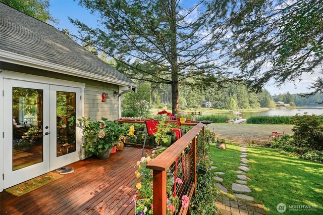 11122 Cole Place, Anderson Island, WA 98303