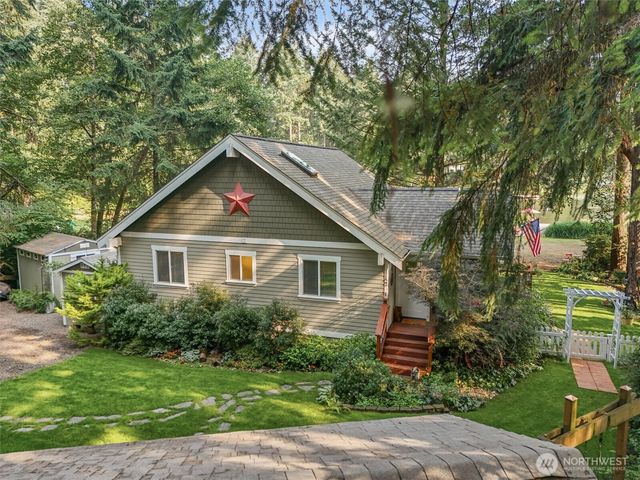 11122 Cole Place, Anderson Island, WA 98303