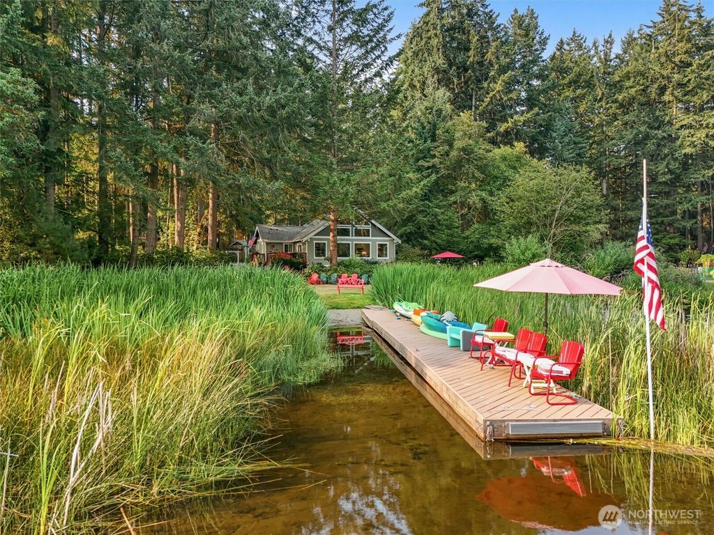 11122 Cole Place, Anderson Island, WA 98303