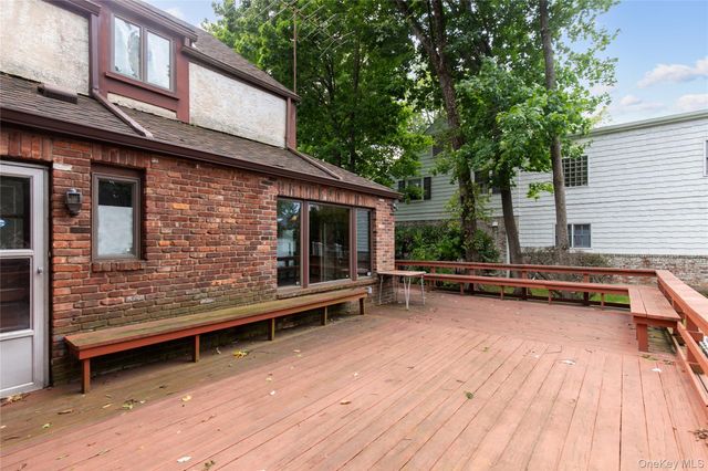 85 Oxford Boulevard, Great Neck, NY 11023