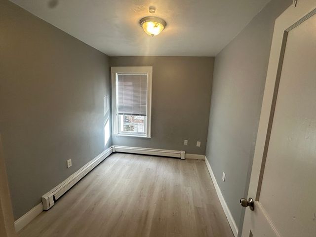 118 Gladstone St B, Boston, MA 02128