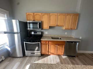 118 Gladstone St B, Boston, MA 02128