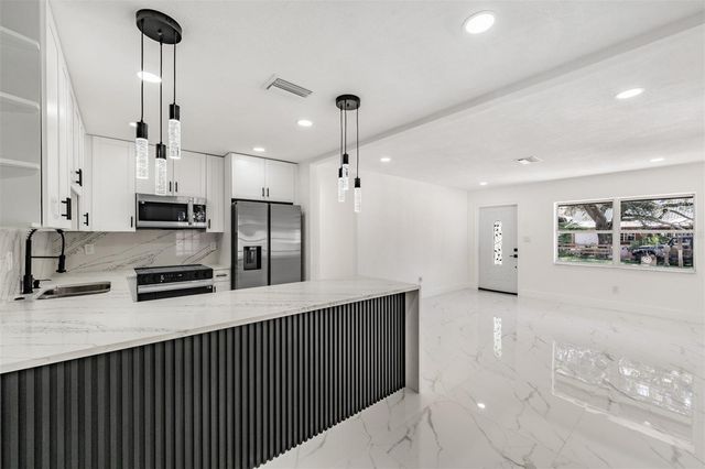 1413 MAY STREET, Lutz, FL 33548