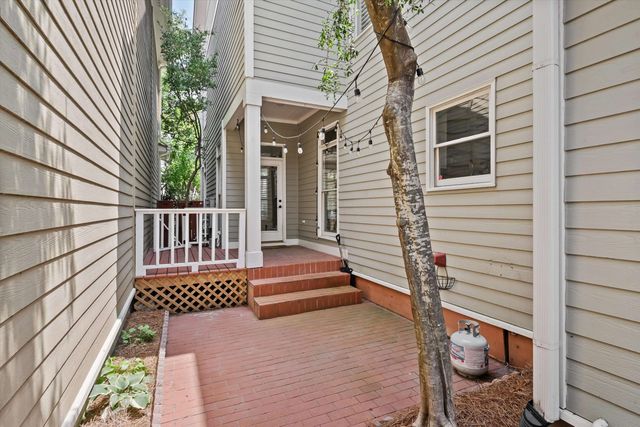 561 RIENZI DR, Memphis, TN 38103