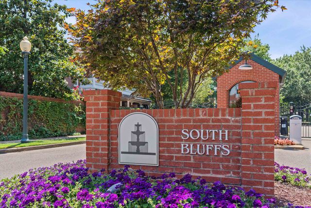 561 RIENZI DR, Memphis, TN 38103