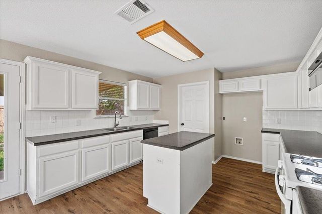 1612 Rossport BND, Leander, TX 78641