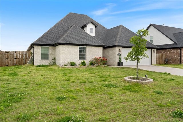 2701 Suncrest Avenue, Springdale, AR 72764