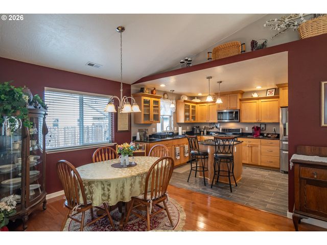 483 S STATE St, Sutherlin, OR 97479