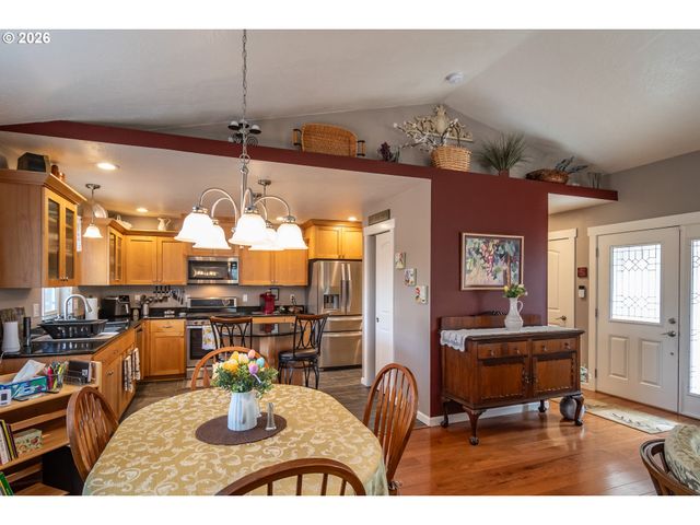 483 S STATE St, Sutherlin, OR 97479