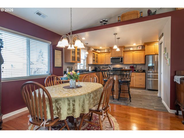 483 S STATE St, Sutherlin, OR 97479