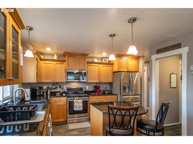 483 S STATE St, Sutherlin, OR 97479