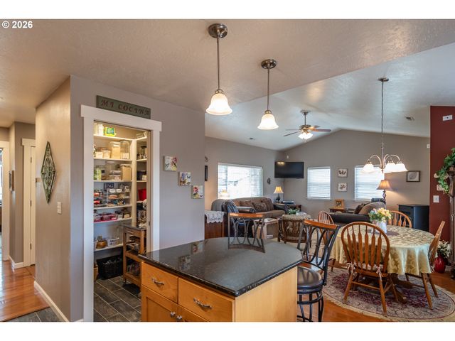 483 S STATE St, Sutherlin, OR 97479