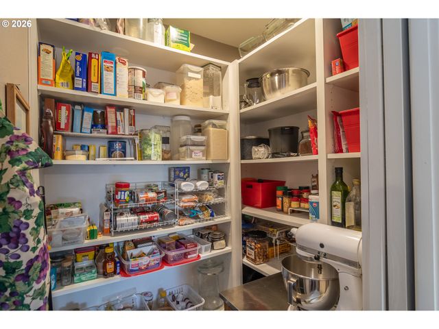 483 S STATE St, Sutherlin, OR 97479