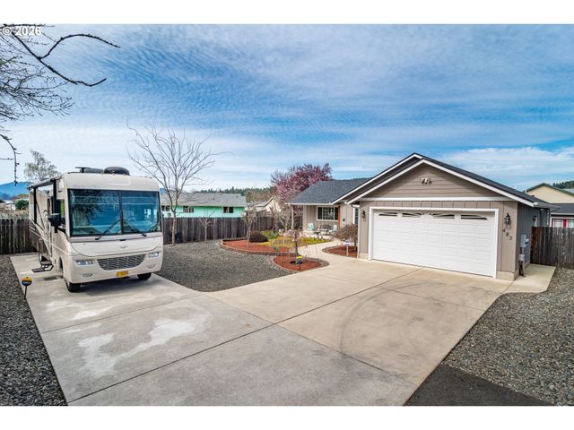 483 S STATE St, Sutherlin, OR 97479