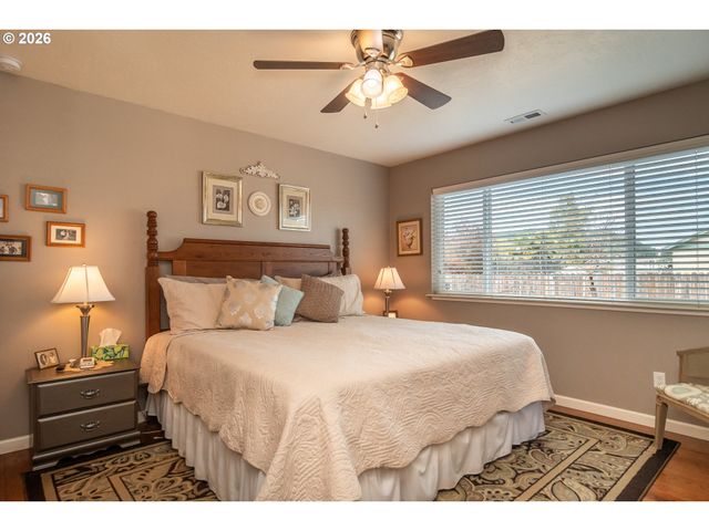 483 S STATE St, Sutherlin, OR 97479