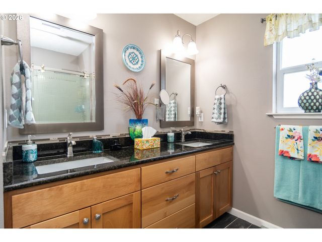 483 S STATE St, Sutherlin, OR 97479