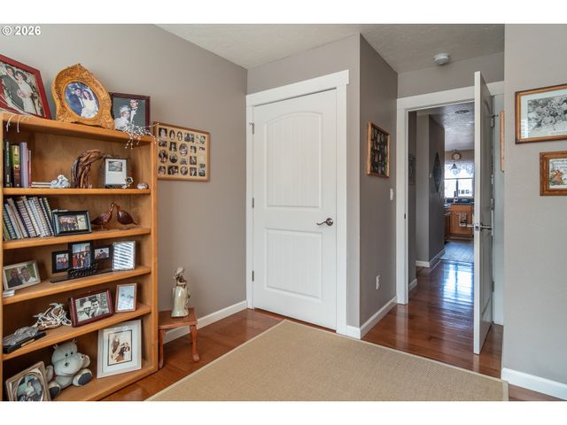 483 S STATE St, Sutherlin, OR 97479