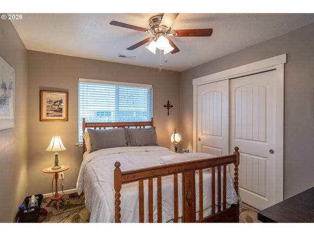 483 S STATE St, Sutherlin, OR 97479