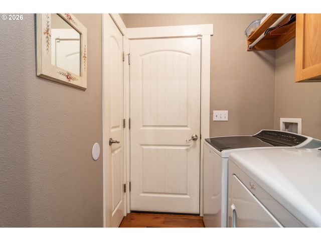 483 S STATE St, Sutherlin, OR 97479