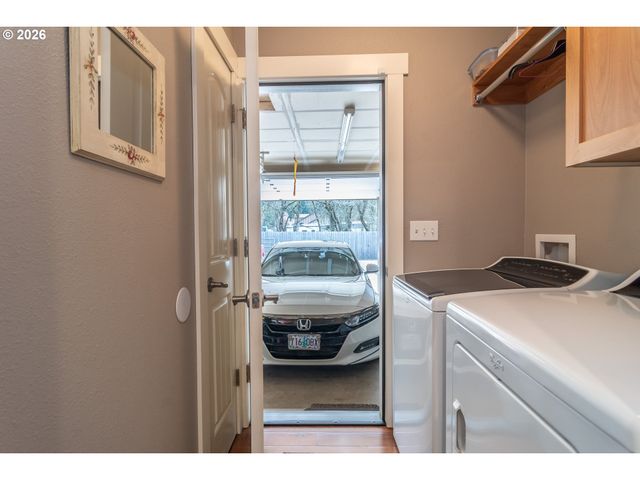 483 S STATE St, Sutherlin, OR 97479