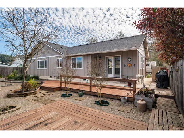 483 S STATE St, Sutherlin, OR 97479